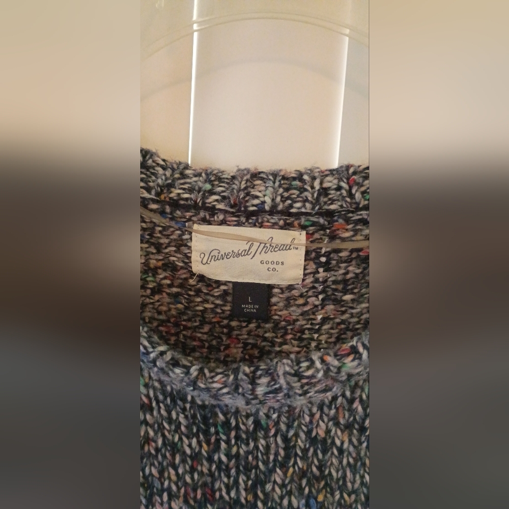 Super Soft Long Sleeve Knit Universal Thread Sweater Woman's Pullover EUC Large - Picture 2 of 12